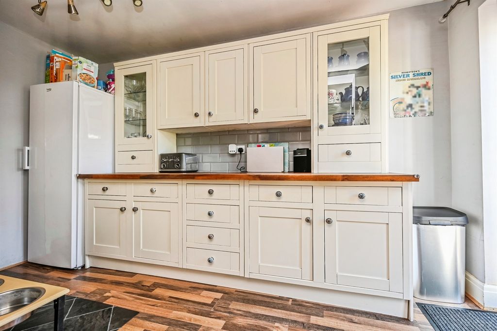 Property photo 3 of 17