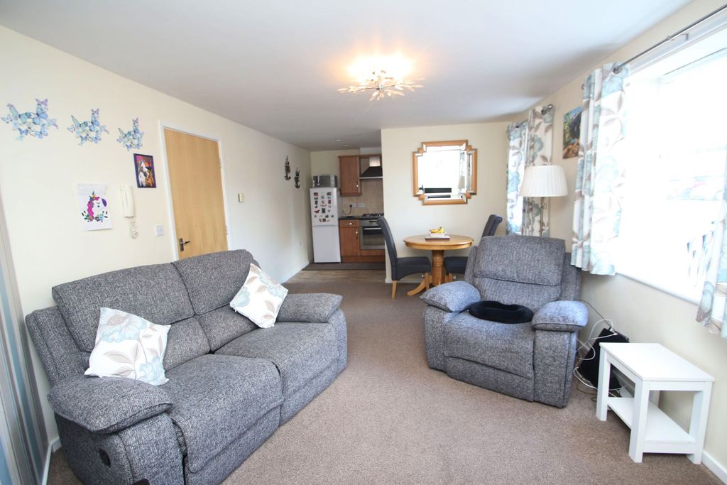 Property photo 3 of 11