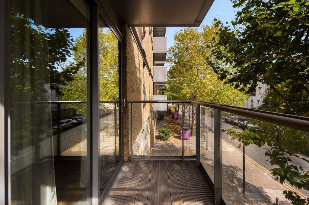 Property photo 3 of 17 Balcony