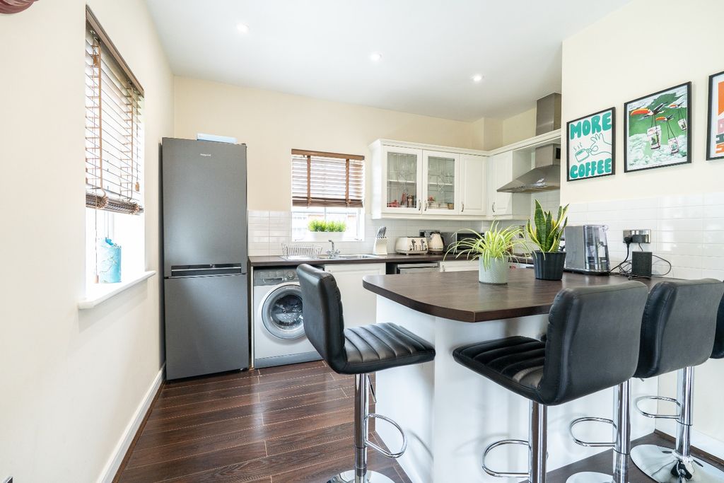 Property photo 2 of 14 4188272