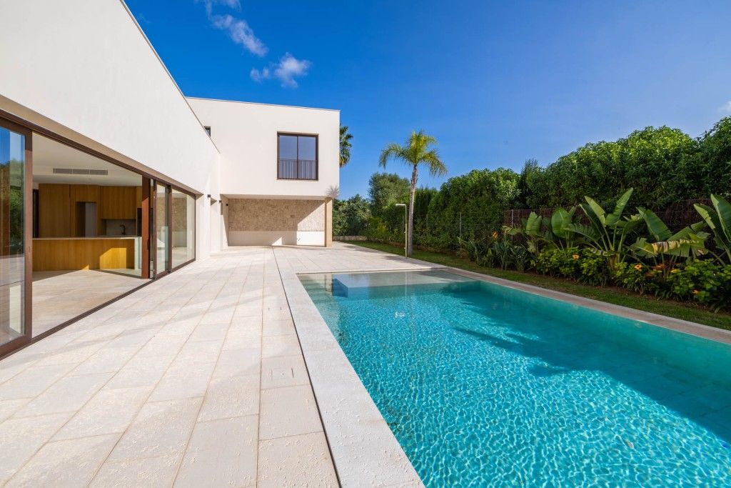 Property photo 2 of 20 Exterior And Pool (2)