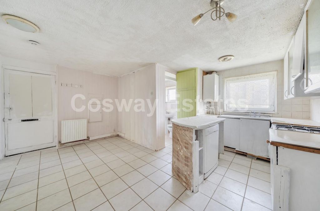 Property photo 2 of 12 1E3337A1-9768-44F5-A9E0-4c5Ed18Ba469.Jpg