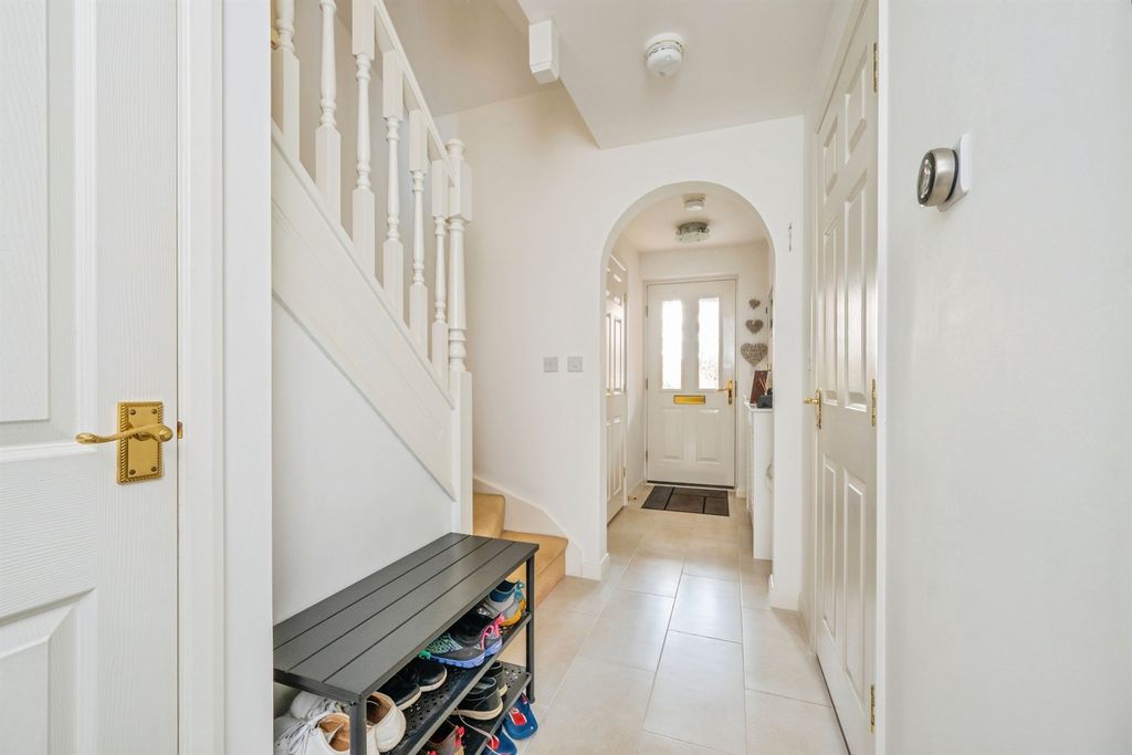 Property photo 2 of 23