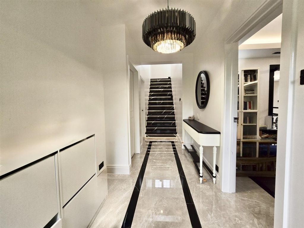 Property photo 2 of 18 Hall