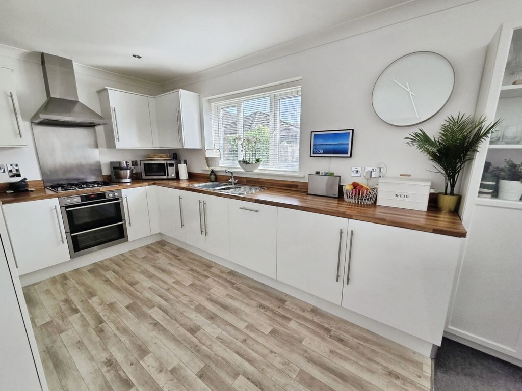 Property photo 2 of 18 Pbox-Kitchen-323378.Jpg
