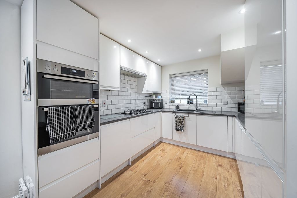 Property photo 3 of 23