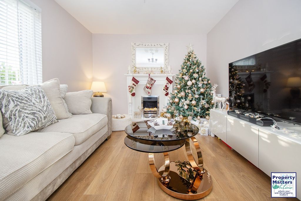 Property photo 2 of 27 Lounge