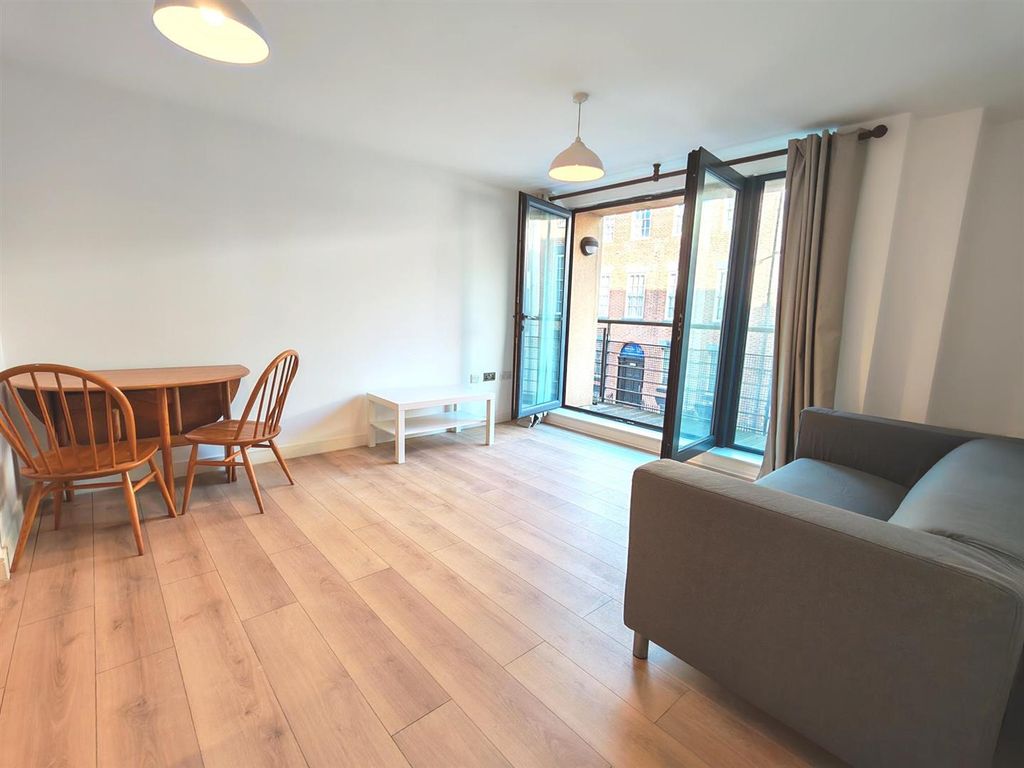 Property photo 1 of 11 Living/Dining Room