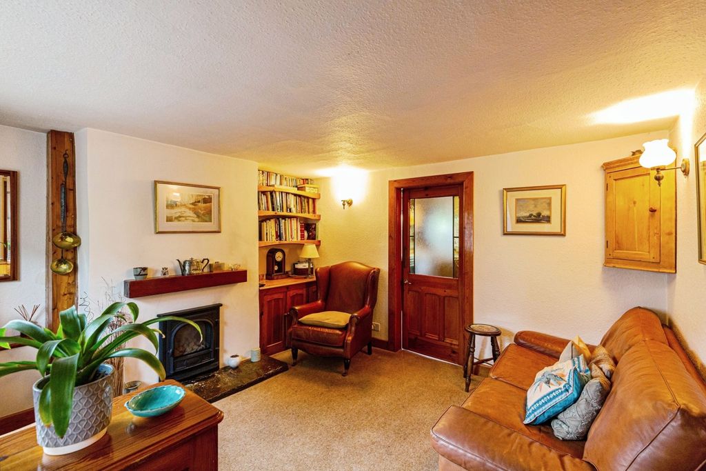 Property photo 3 of 16 Photo