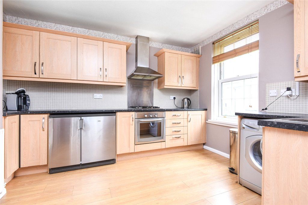 Property photo 3 of 25 Kitchen