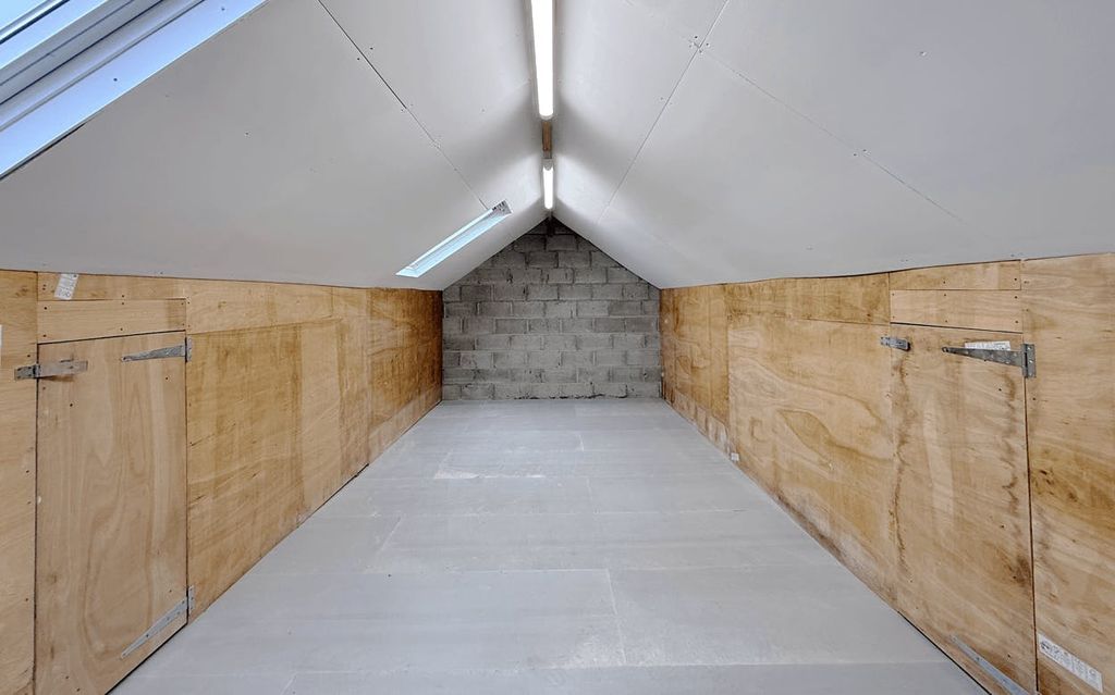 Property photo 2 of 2 Storage Barn To Let_Lymm_Cheshire.Png