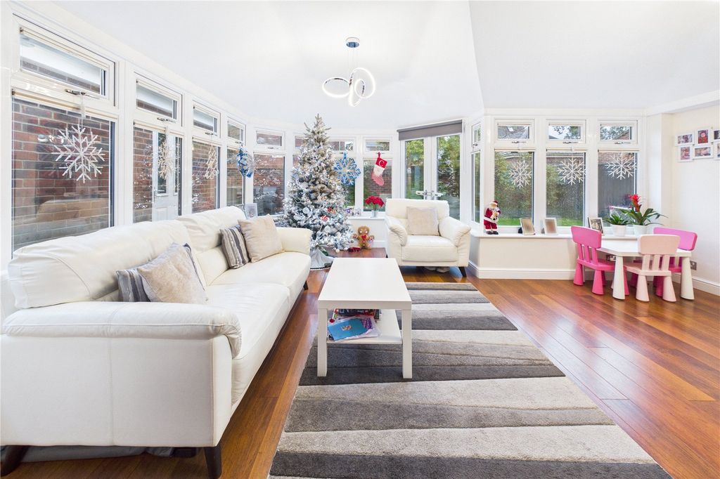 Property photo 3 of 29 Conservatory