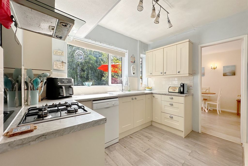 Property photo 2 of 19 Kitchen