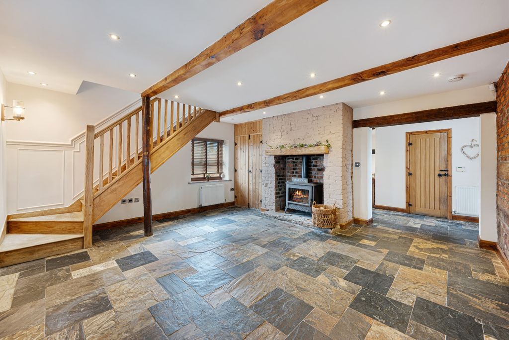 Property photo 2 of 26 4928714