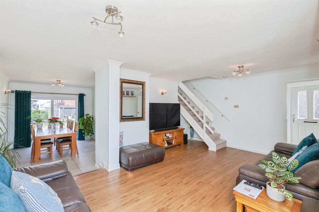 Property photo 3 of 18
