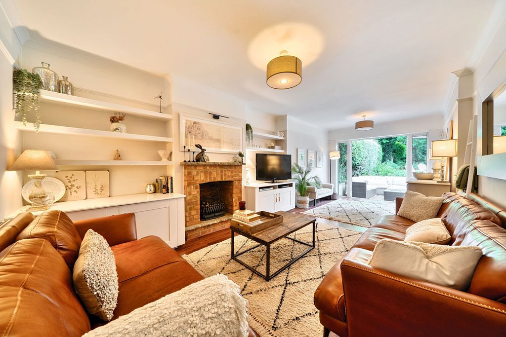 Property photo 3 of 24 1328218-15-687F5d...