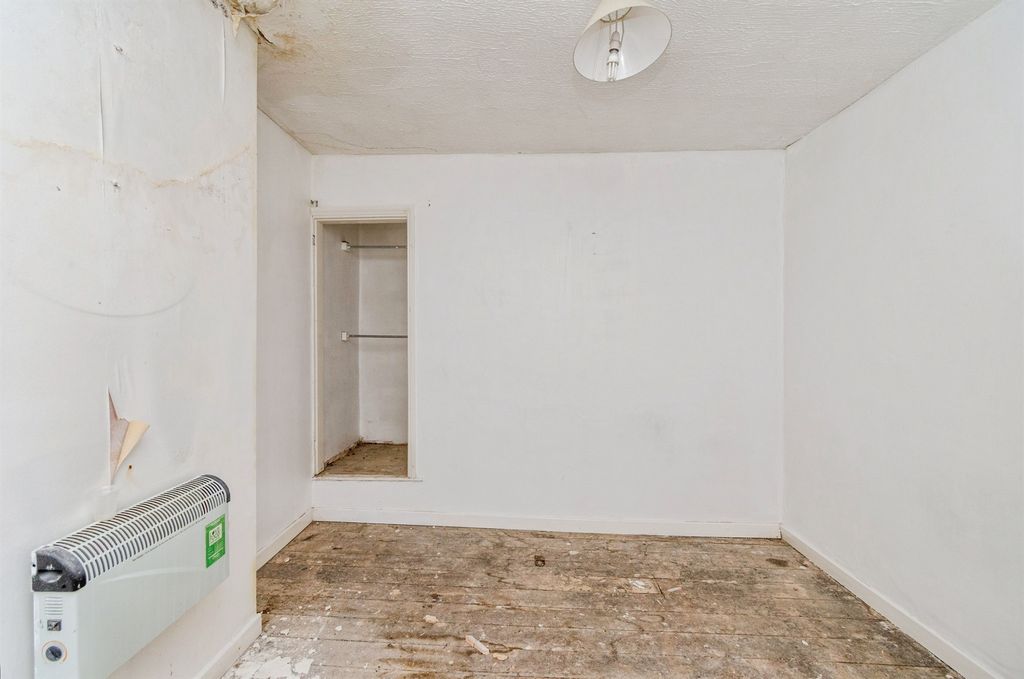 Property photo 3 of 6