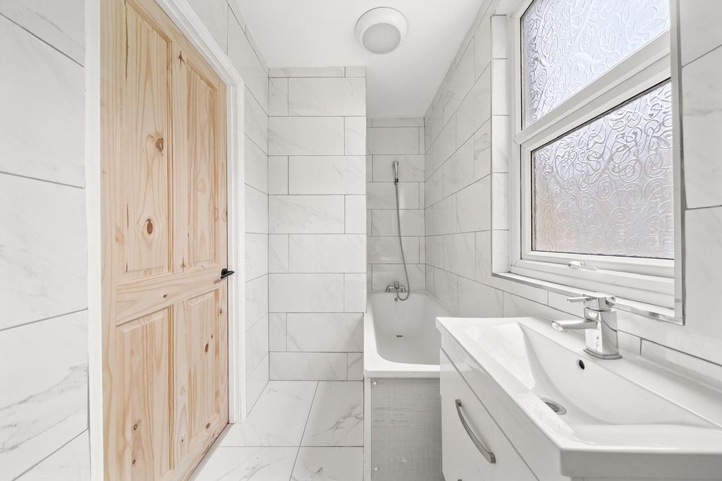 Property photo 3 of 17 Photo-2026-04-14-18-14-27.Jpg