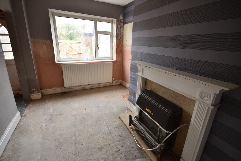 Property photo 3 of 12 Dining Room