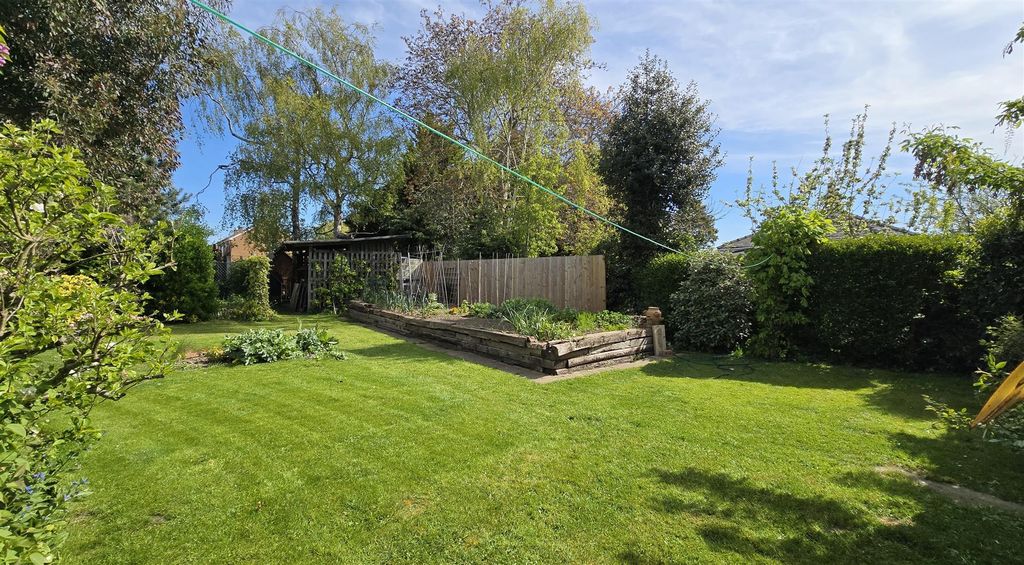 Property photo 3 of 27 Garden