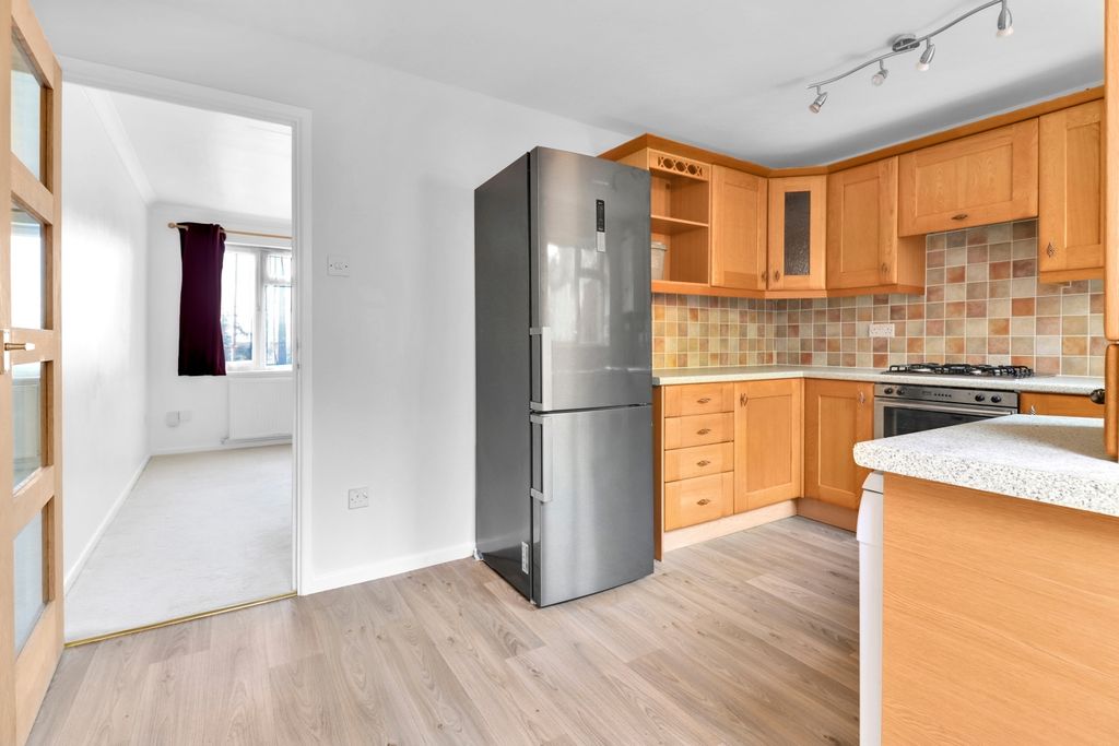 Property photo 3 of 11 Kitchen1