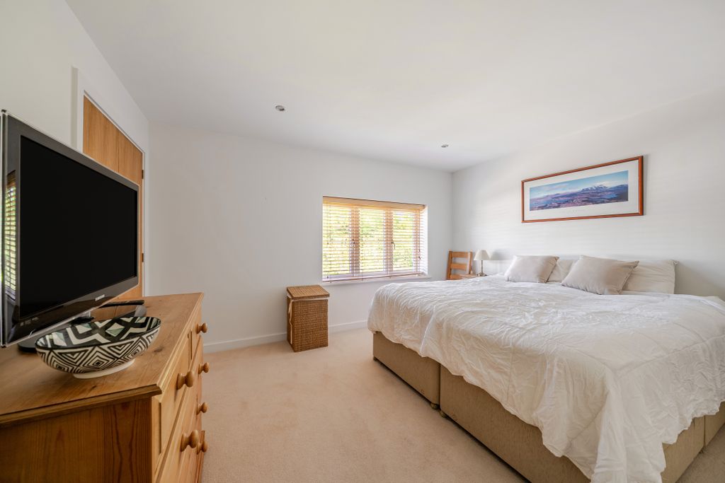 Additional image 6 of 2 bed flat for saleLongworth Drive, Maidenhead SL6