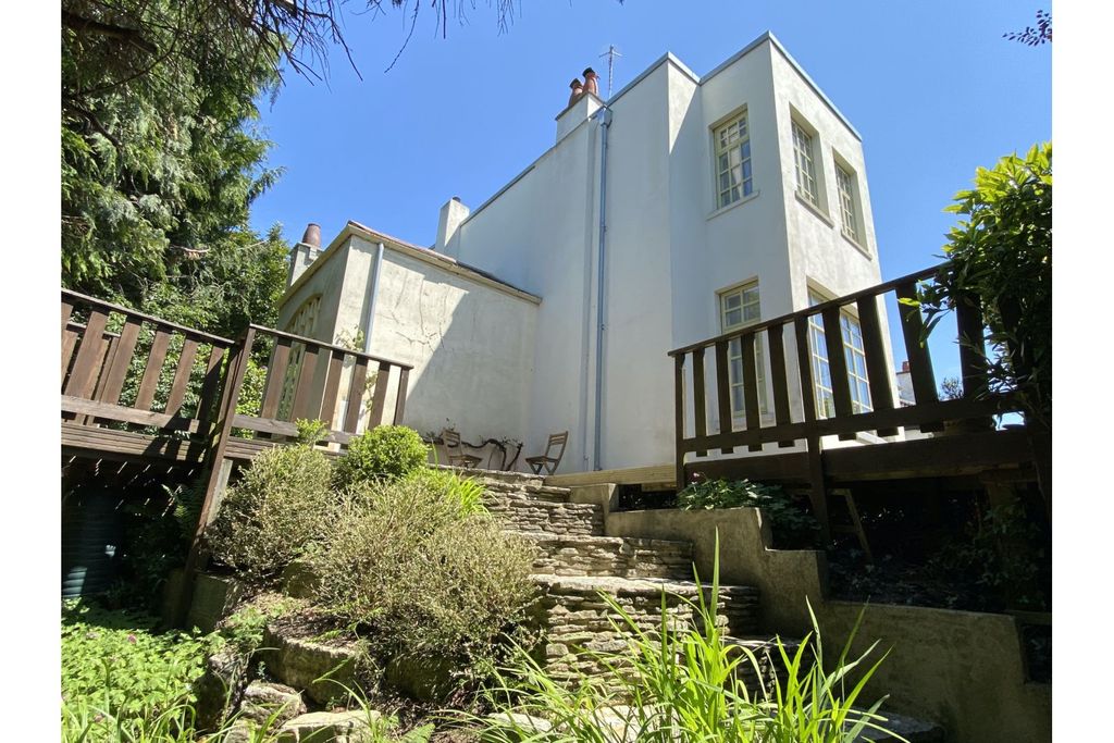 Property photo 1 of 27