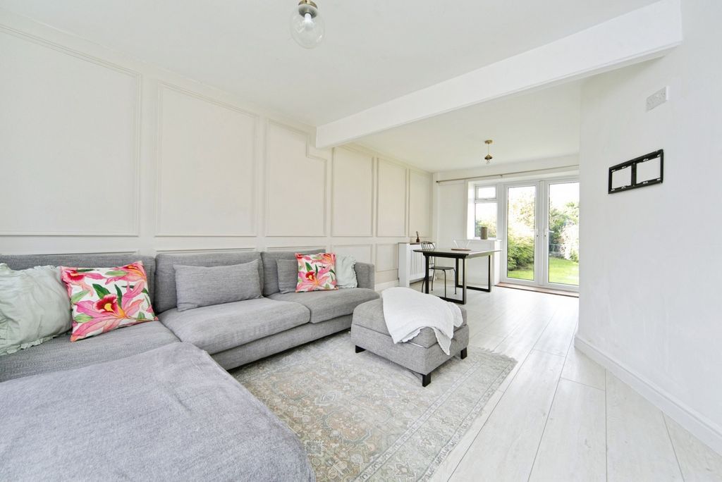 Property photo 3 of 17 Photo