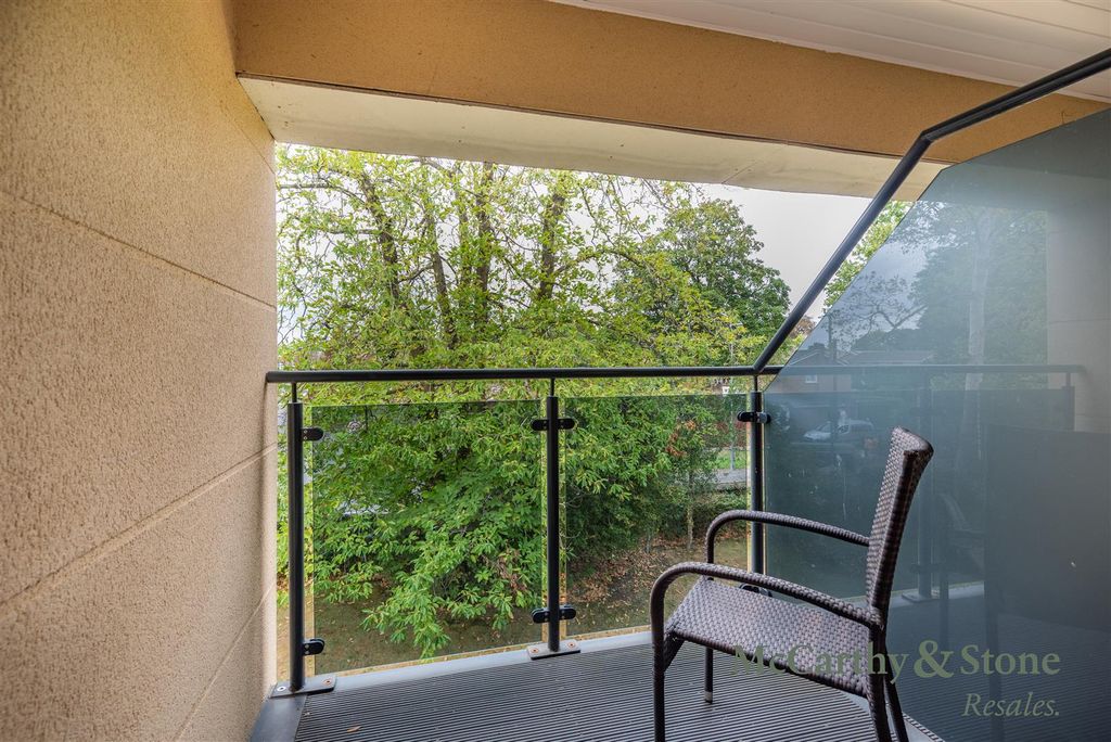 Property photo 1 of 20 8704170-Interior17.Jpg