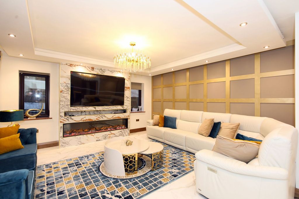 Property photo 2 of 16