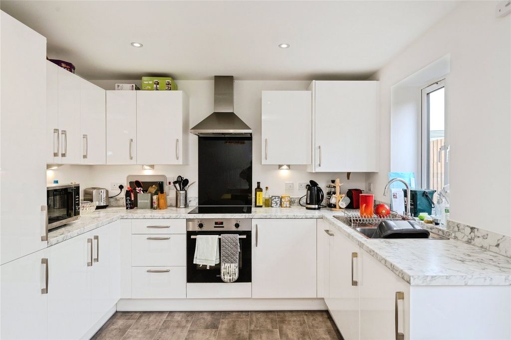 Property photo 2 of 17 Picture No. 32