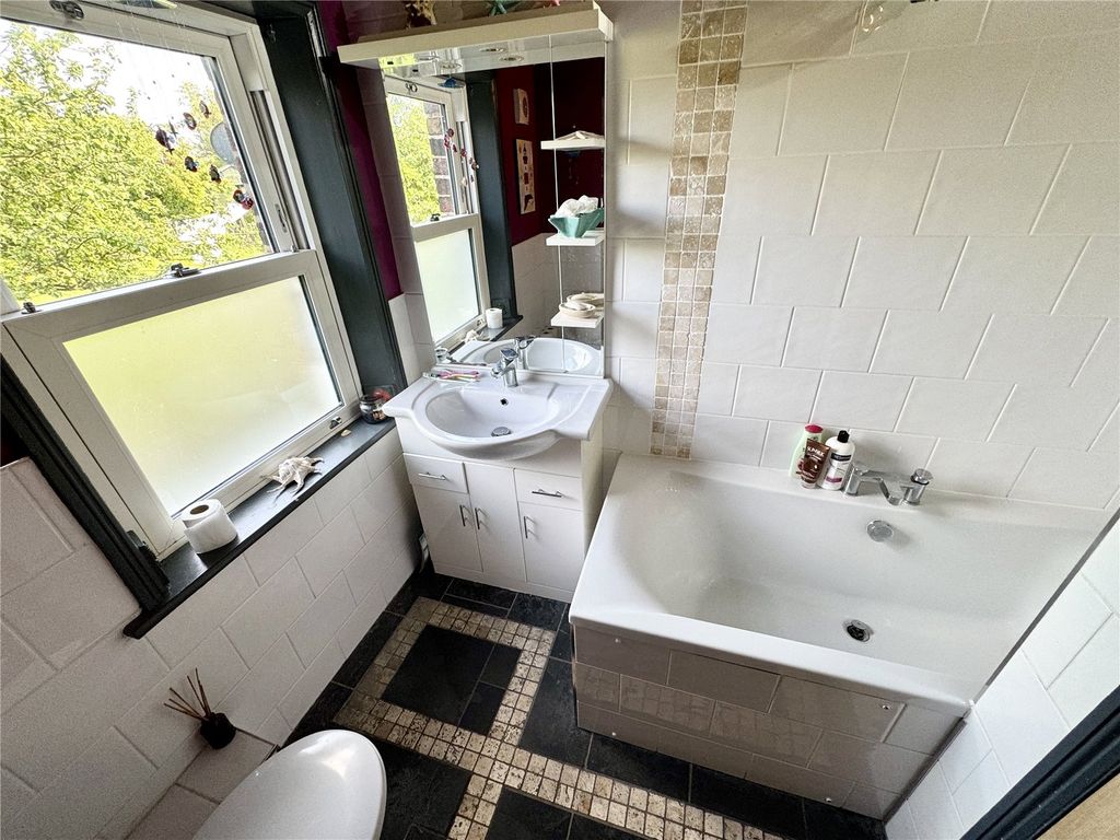 Property photo 3 of 16 Picture No. 02
