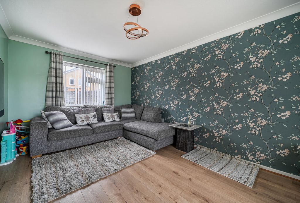 Property photo 2 of 28 1414668-1-69989Ff...