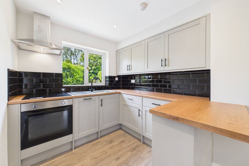 Property photo 2 of 19 Kitchen