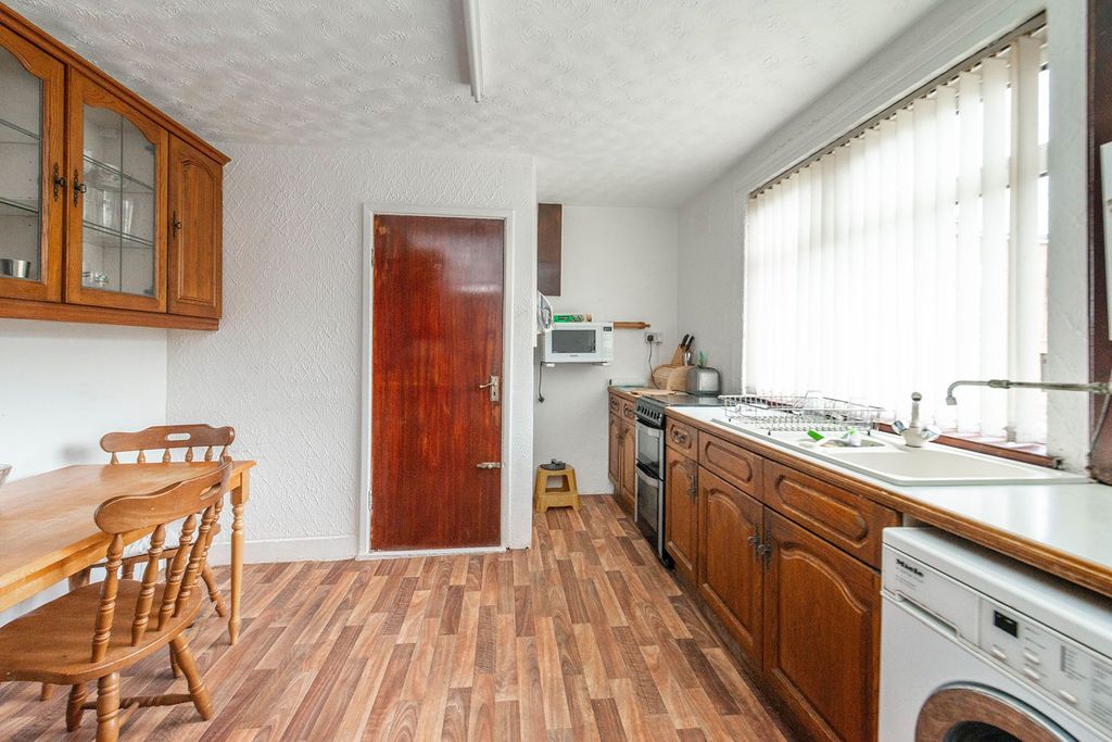 Property photo 3 of 21