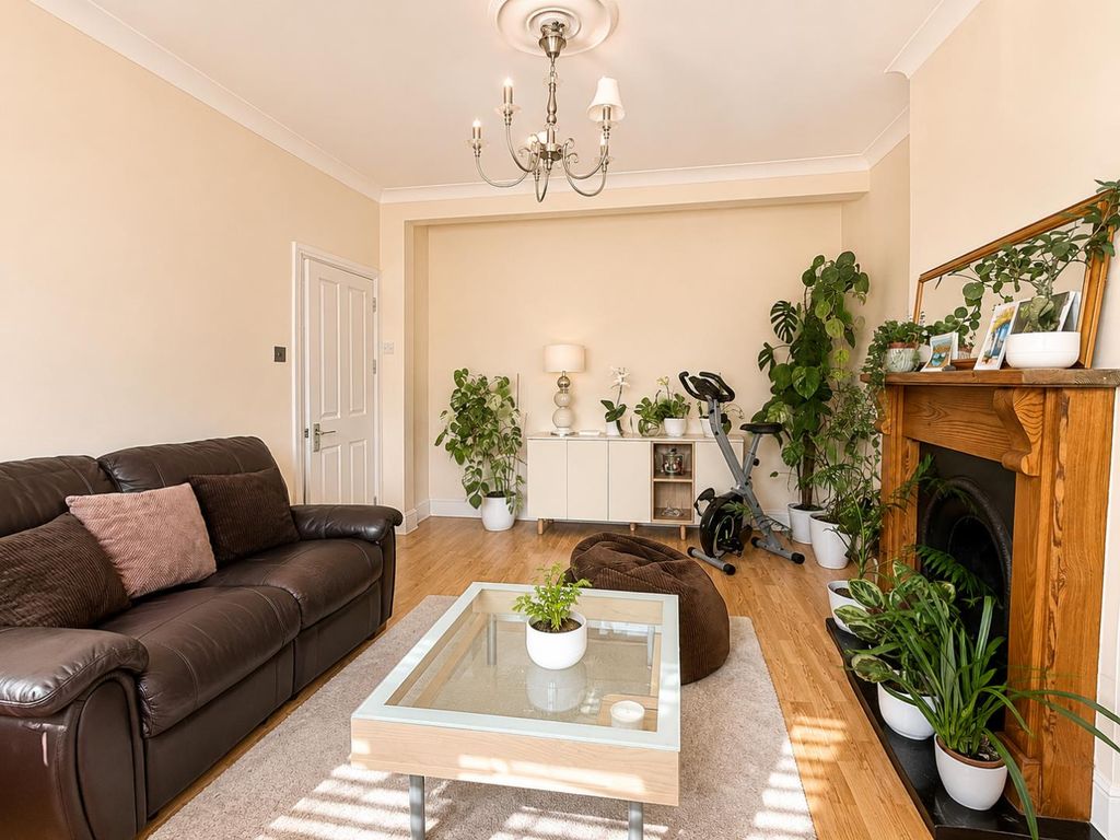 Property photo 3 of 18 Living Room