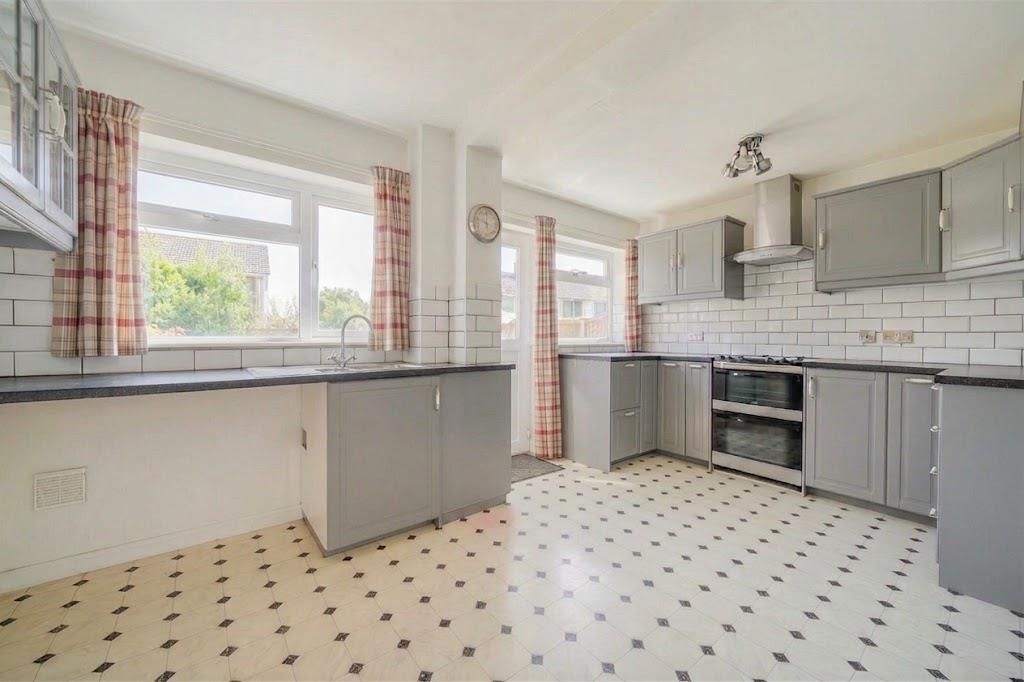 Property photo 3 of 19 10 Kirby Kitchen.Jpg