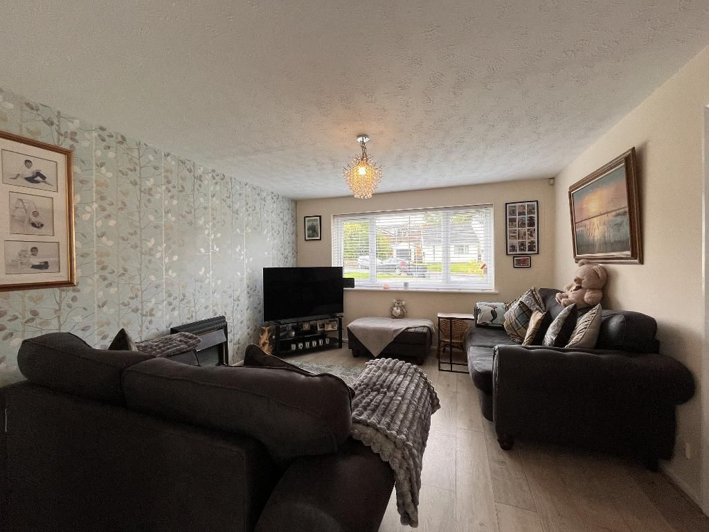 Property photo 3 of 18 Lounge