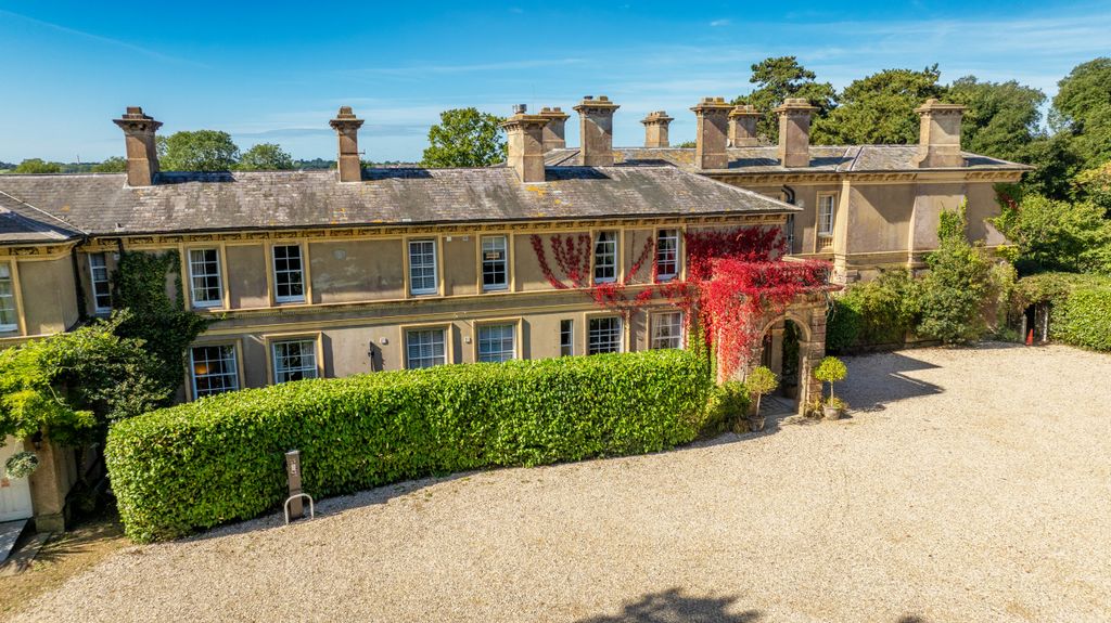 Property photo 1 of 34 Albert Cottage Hotel, York Avenue, East Cowes, Isle Of Wight Po32 6Bd