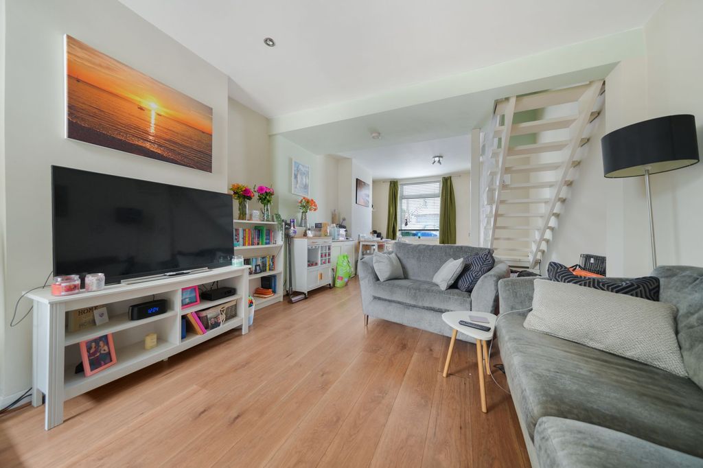 Property photo 2 of 9 Gibson Street, Sittingbourne - Lounge