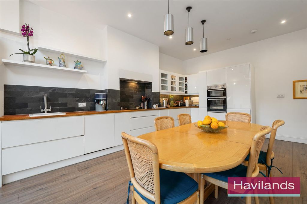 Property photo 3 of 21 Station Road-9.Jpg