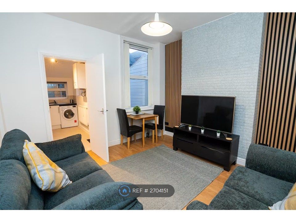 Property photo 1 of 20 Living Room