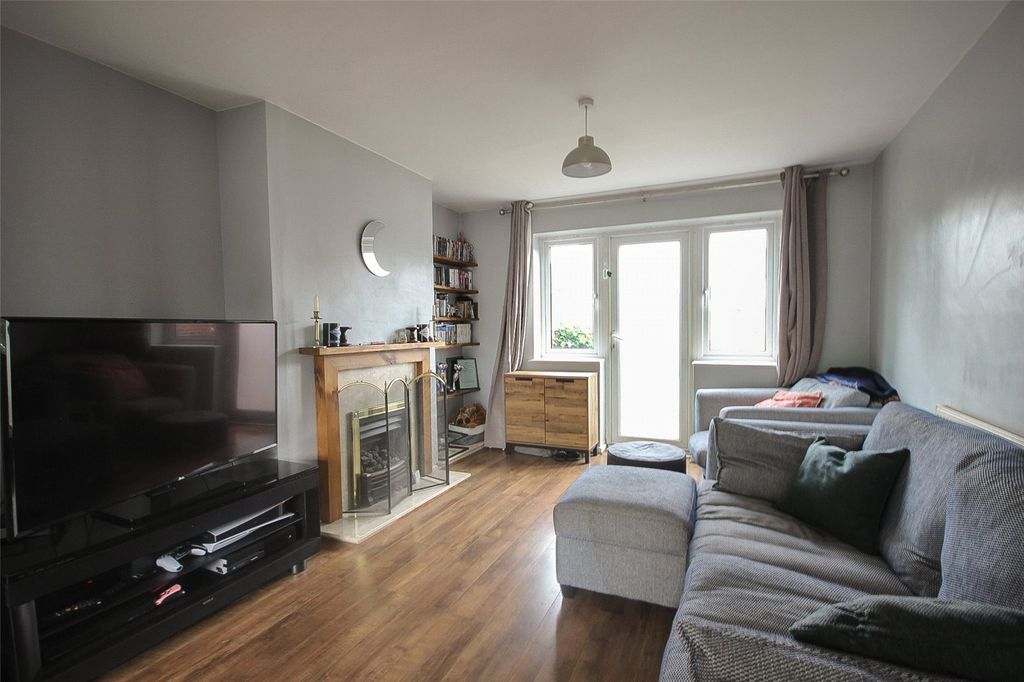 Property photo 2 of 12 Picture No. 16