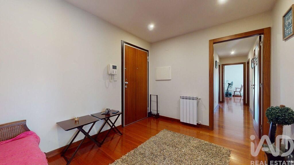 Property photo 2 of 40