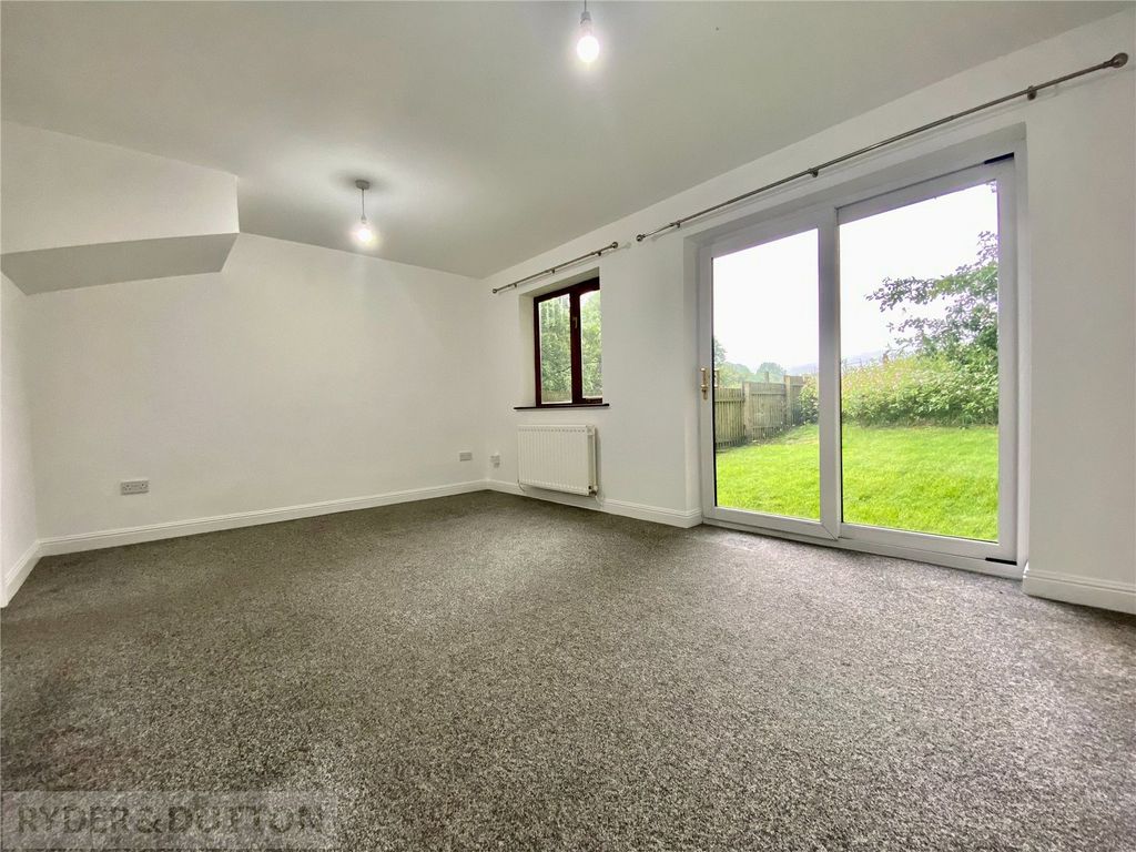 Property photo 3 of 14 Lounge