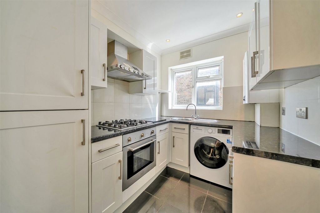 Property photo 2 of 17 Picture No. 55