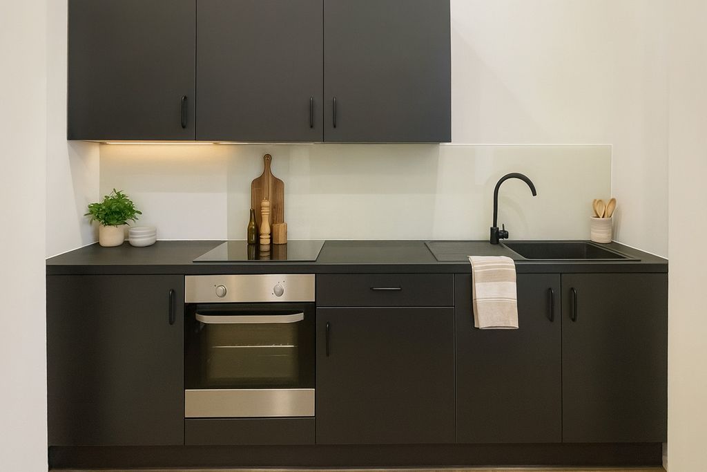 Property photo 3 of 6 Kitchen