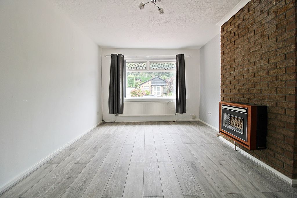 Property photo 3 of 17 Lounge