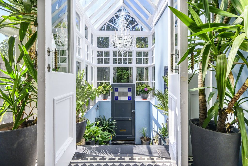 Property photo 2 of 16 Porch