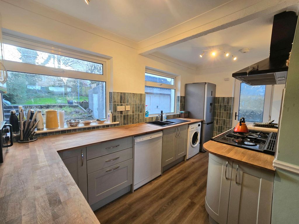 Property photo 2 of 19 Kitchen